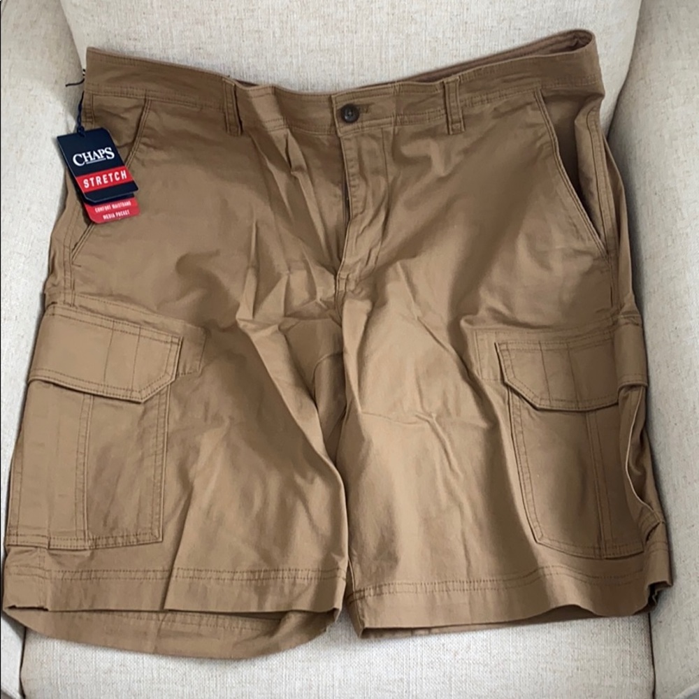 NWT. Men’s CHAPS khaki shorts
